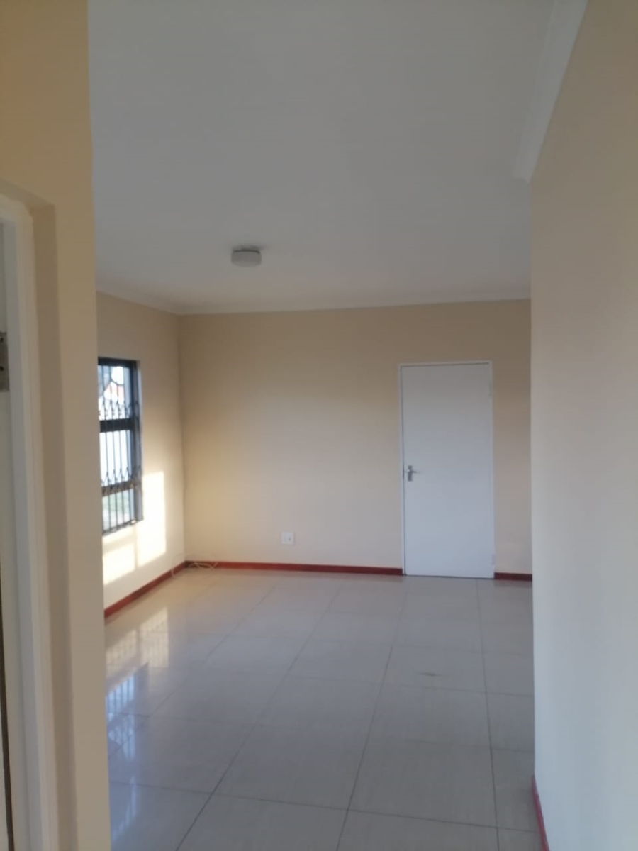 To Let 2 Bedroom Property for Rent in Cove Rock Eastern Cape